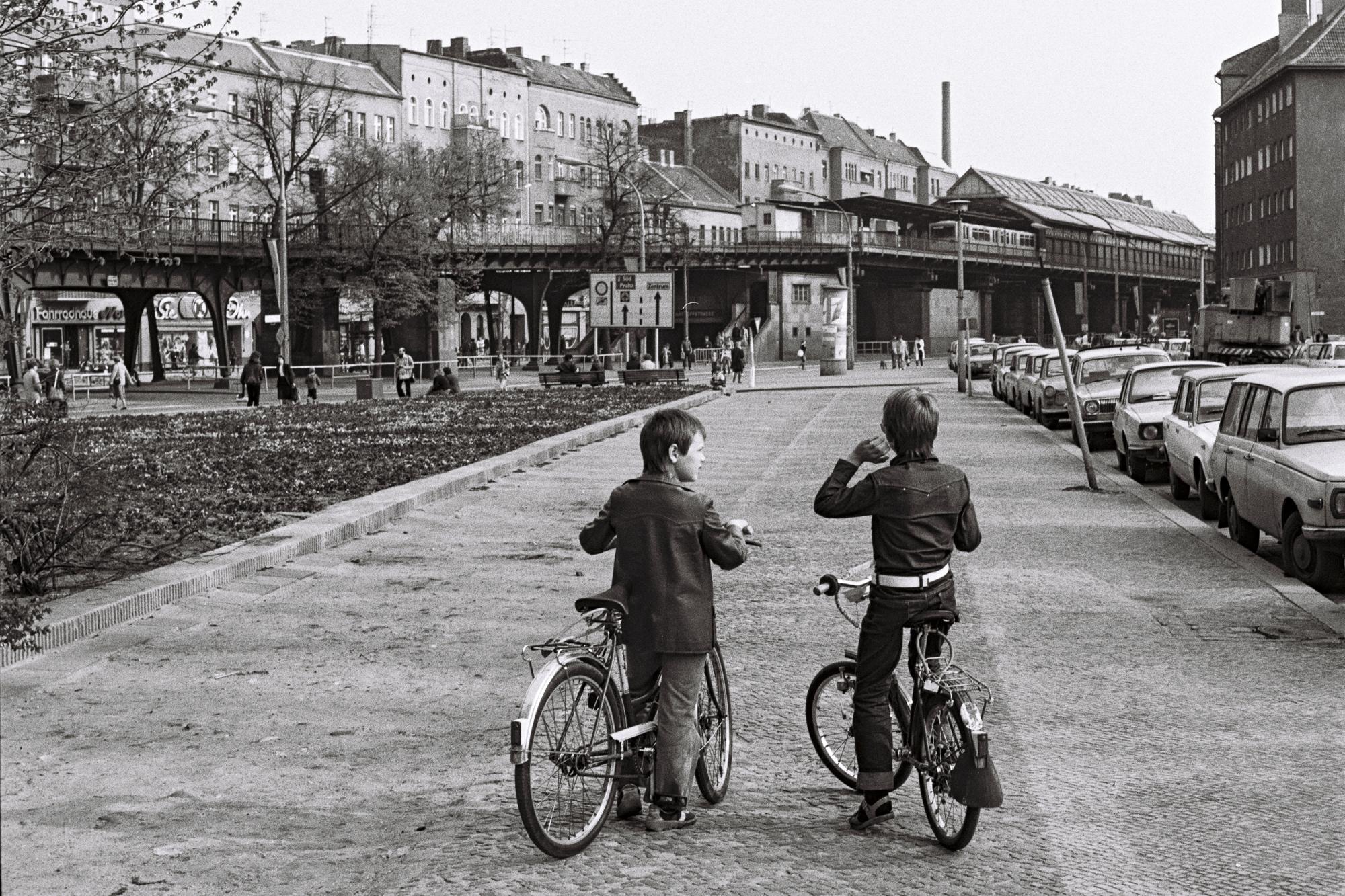 Blick in die Schönhauser Allee, aufgenommen im April 1985