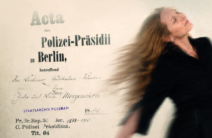 Eine Foto-Collage einer Polizeiakte und einer tanzenden Frau.